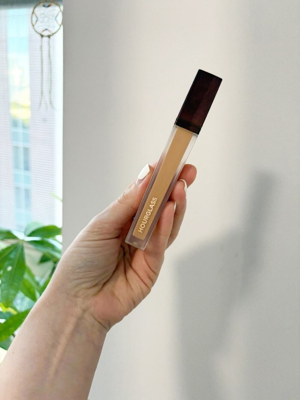 NEW Hourglass Vanish Airbrush Concealer in Flax 8